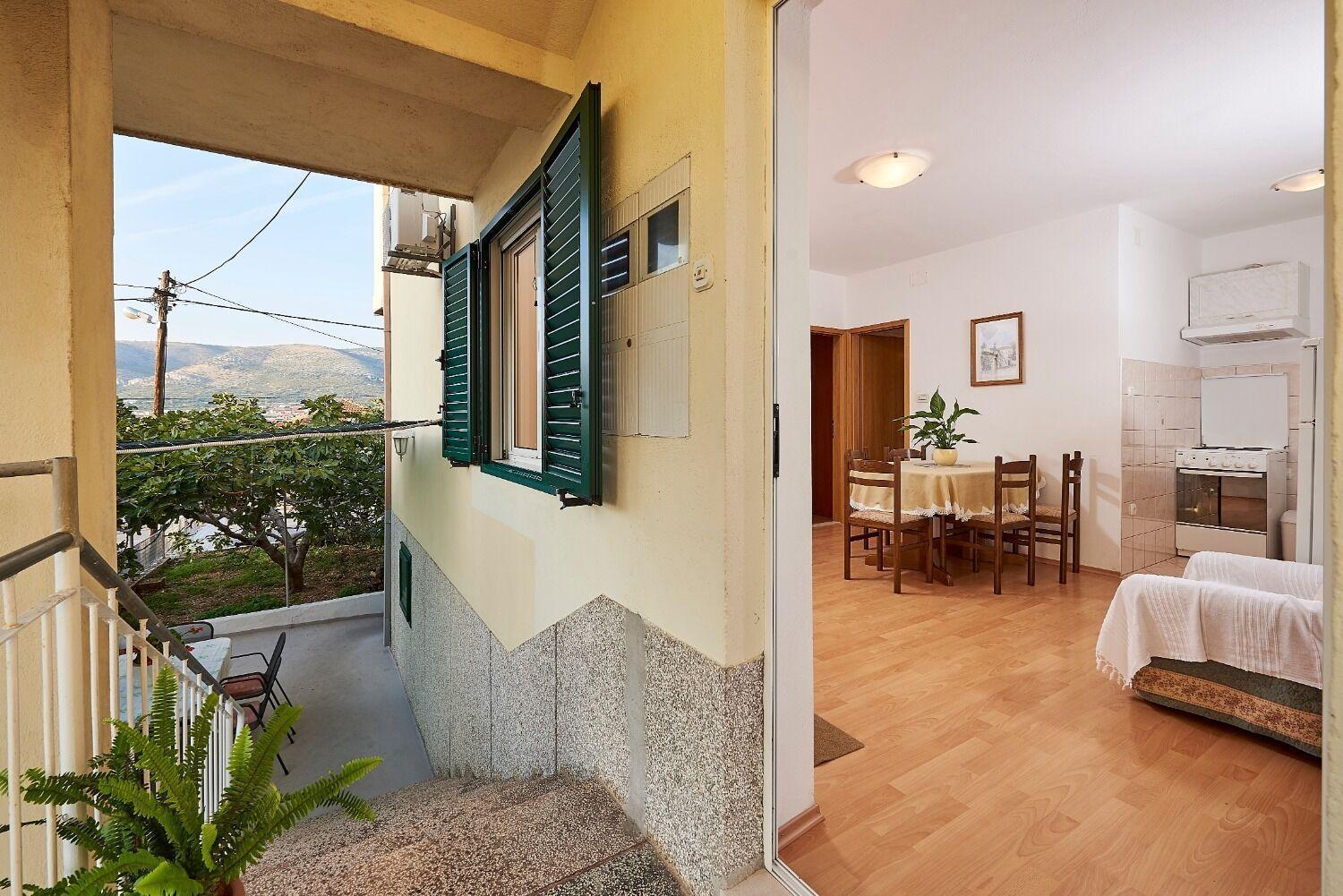 Apartment Ivanka โตรกีร์ ภายนอก รูปภาพ